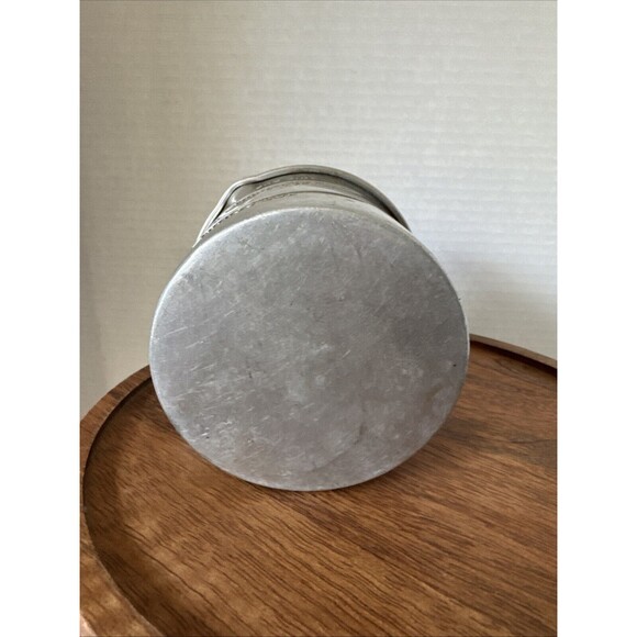 Vintage ALUMINUM Measuring TWO Cup Capacity w/ Handle & Double Spout - Picture 4 of 9